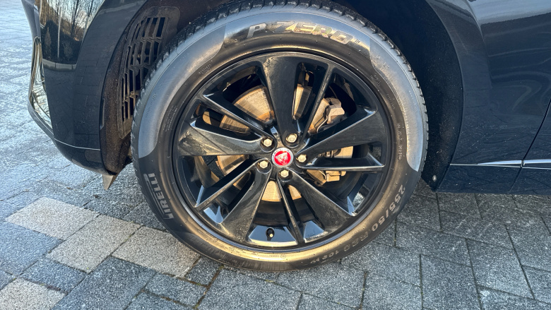 Jaguar F-Pace 2.0 D200 R-Dynamic Black 5dr Auto AWD Diesel Estate